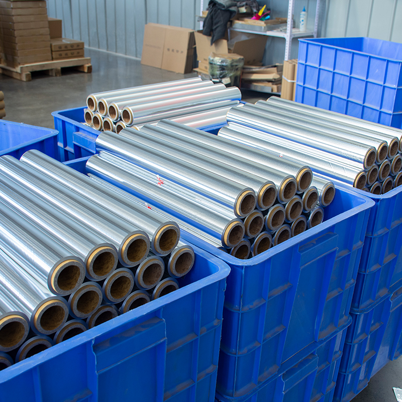 household aluminum foil roll manufacturers China catering aluminum foil roll bulk