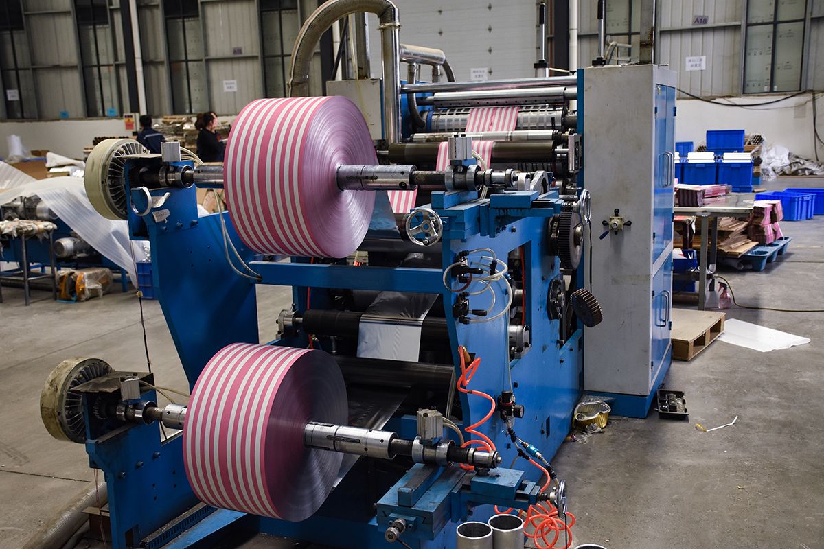 Pre-cutting machine